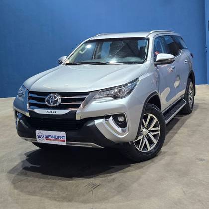 TOYOTA HILUX 2.8 SRX 4X4 CD 16V DIESEL 4P AUTOMÁTICO